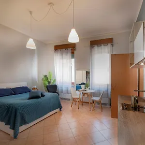 *** Guest house Italianflat - Rentroom Old Town - 200mt To Arena Italy